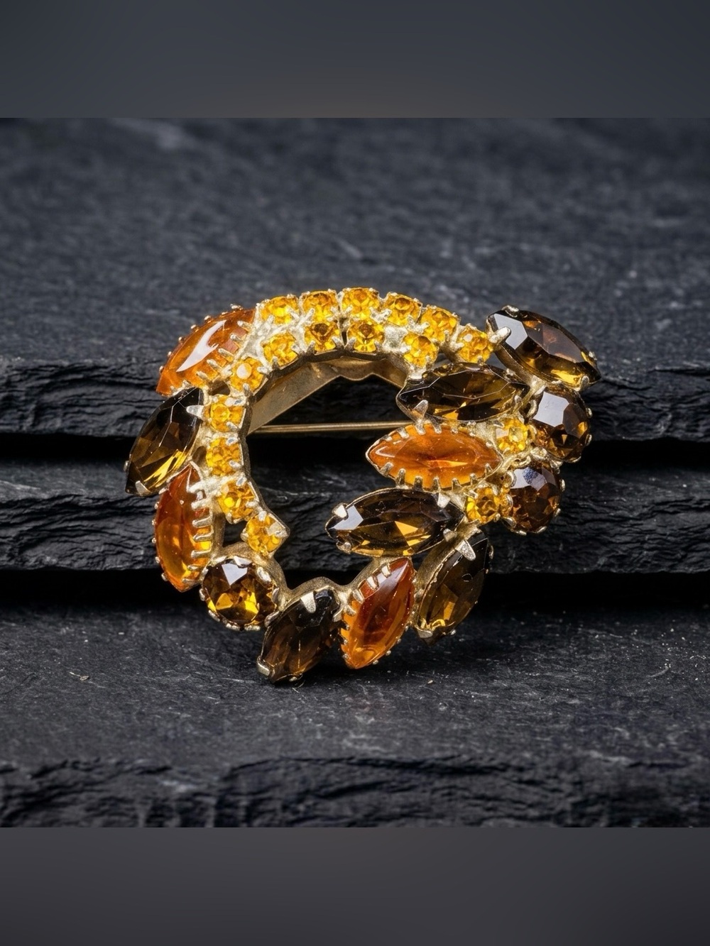 Vintage 1950s Judy Lee Amber Topaz Brown Glass Wreath Starburst Brooch Pin Retro